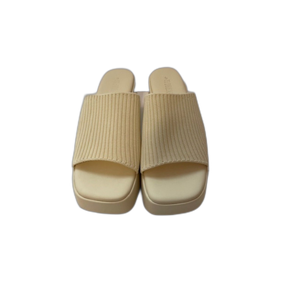 New Dream Pairs Cream Colored Slide Sandal Size 9